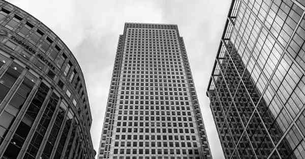 人工智能机器人和人谈恋爱