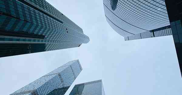 人工智能机器人和人谈恋爱