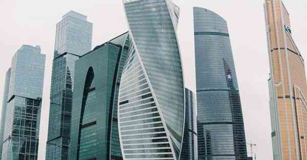 人工智能机器人和人谈恋爱