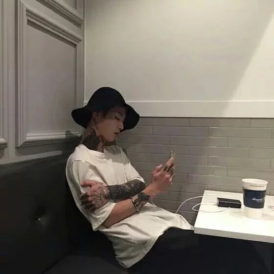 严莎宇英